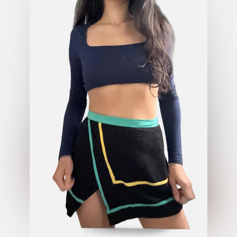 Vintage mini skirt from Valija. A local shop in Puerto Rico.